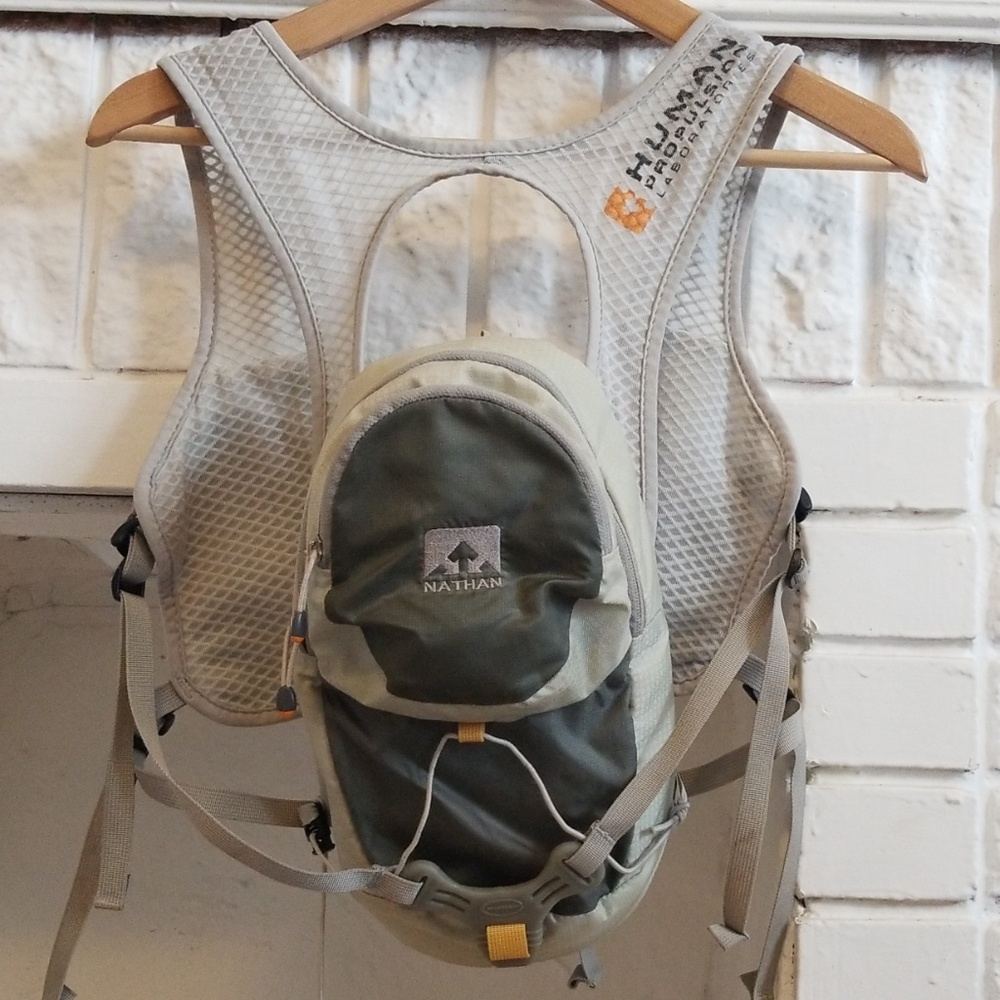 Nathan hydration vest